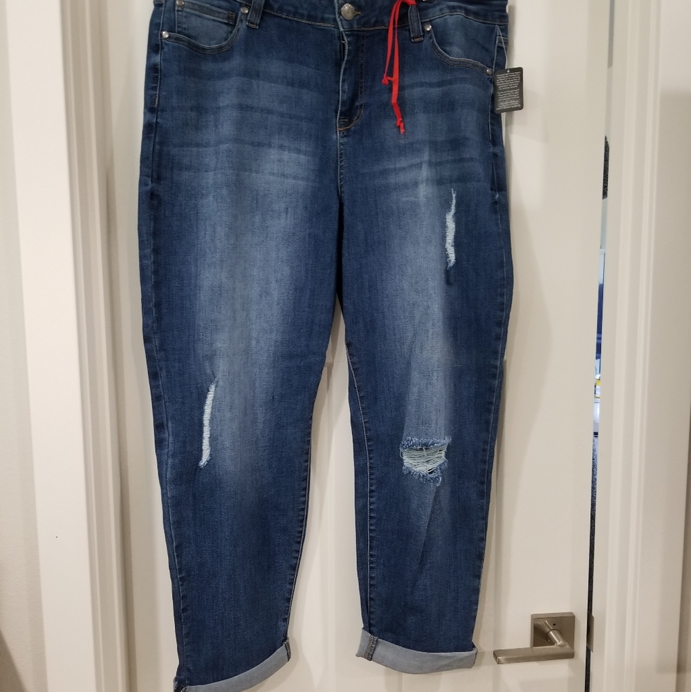 Molly & Isadora Distressed Jean capris